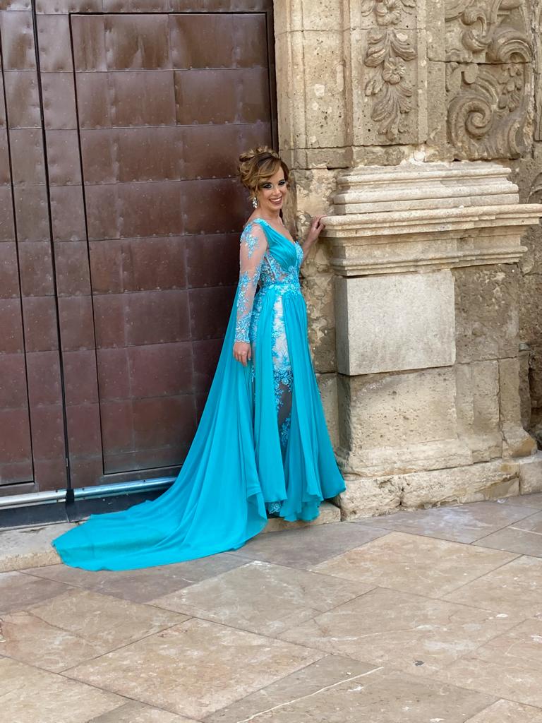 virginia-maillo-noelia-vestido-azul-asimetrico-fiesta